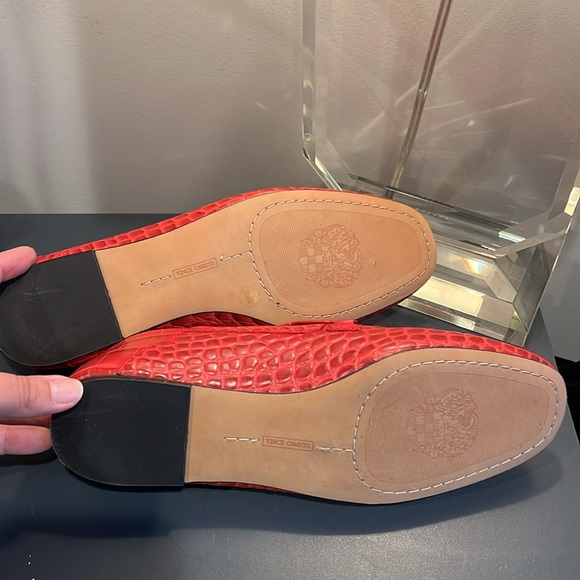 Vince Camuto red croco leather loafer with gunmetal chain on vamp. - Picture 5 of 13